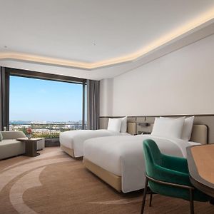 Deluxe Room Twin-Size